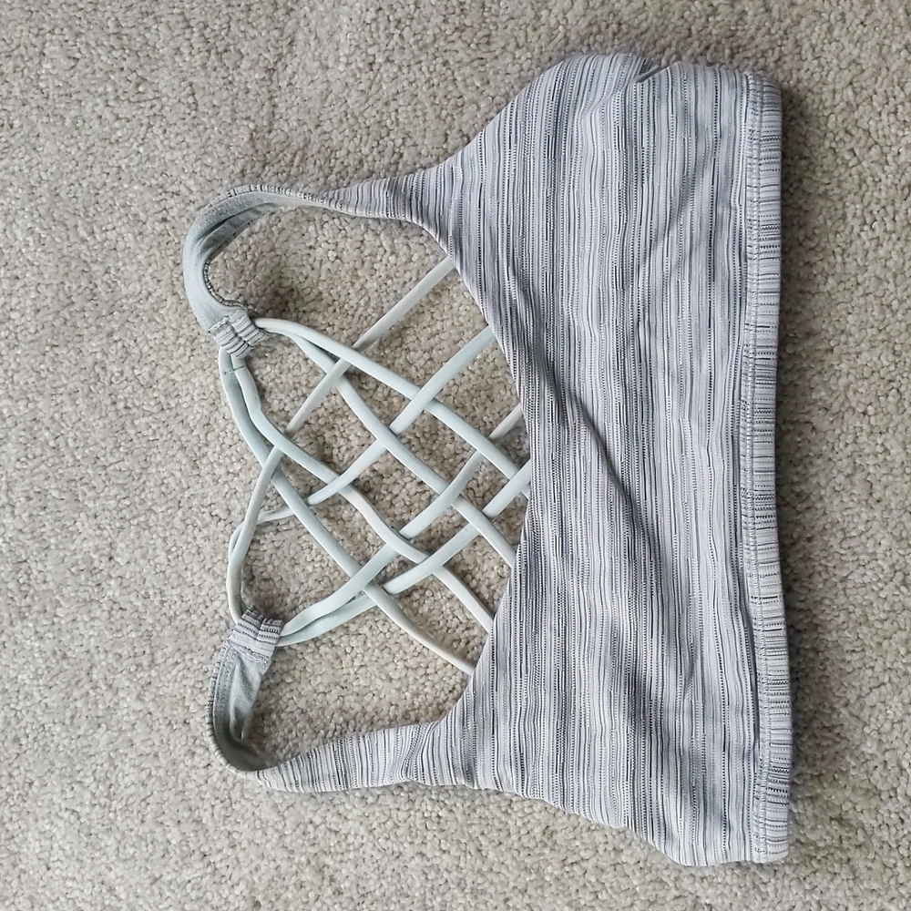Lululemon free to be bra